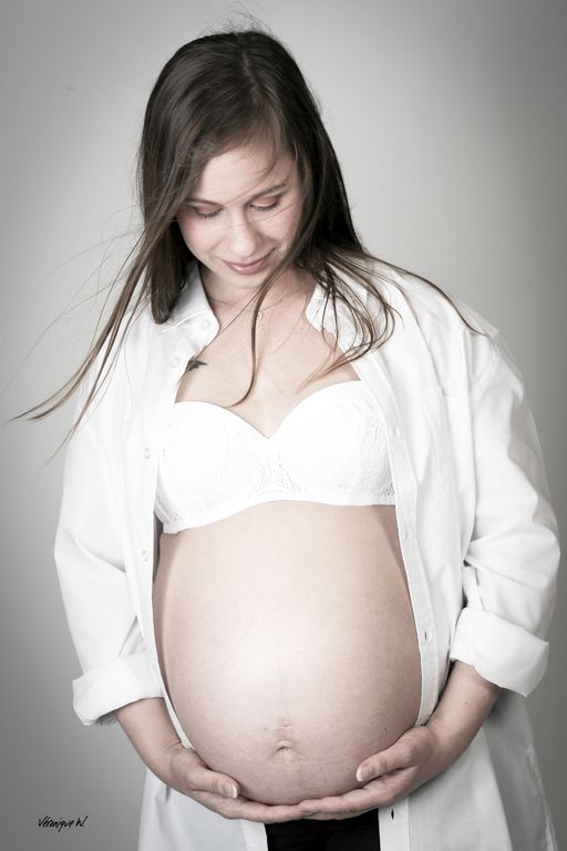 Photo de femme enceinte - Studio Christian Portraitiste à Aiguillon